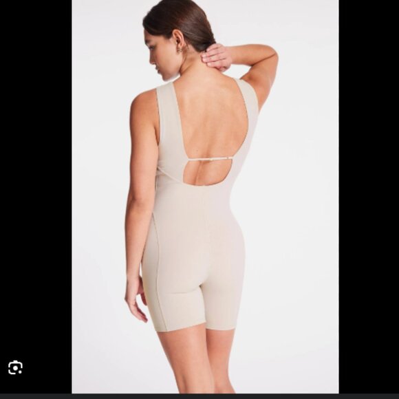 Bandier Le Ore Calla Cutout Short Daysuit XS nwt - Picture 2 of 4